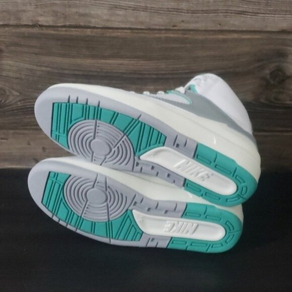 New Nike Air Jordan 2 Retro White Mid Top Womens Sneakers Size 7 Crystal Mint - Picture 8 of 9
